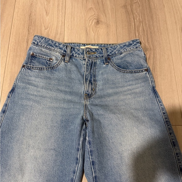 Levi's Relaxed Fit Light Blue Jeans - Picture 3 of 4